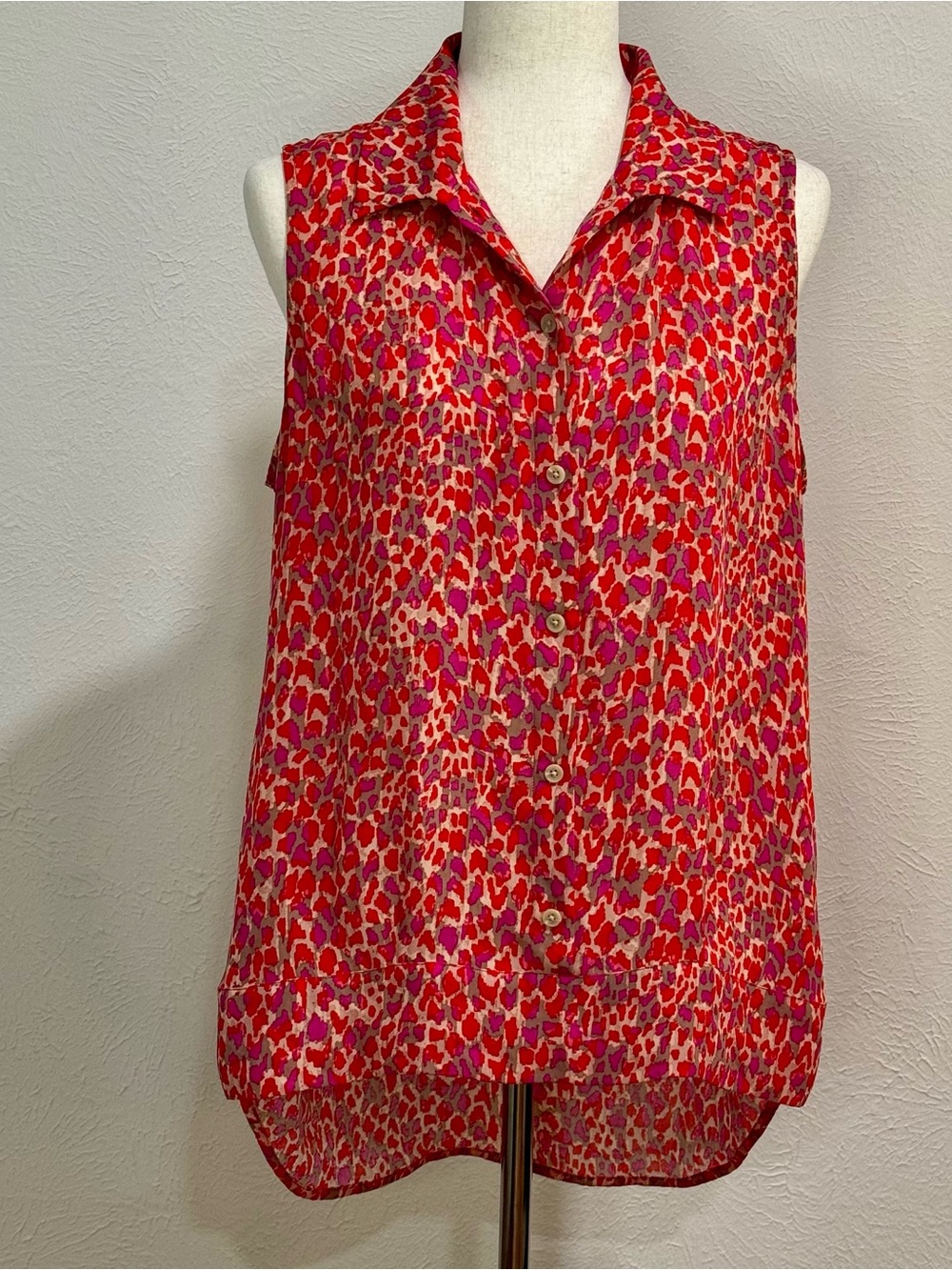 CAbi Sleeveless Collared Button-Front Hi/Lo Blouse in Red and Pink Print - Picture 3 of 10
